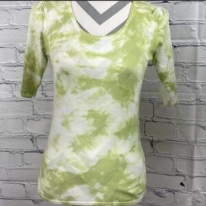 Tahari Knit Top. White and Lime Startonic Tye Dye Pattern NWT Size Small